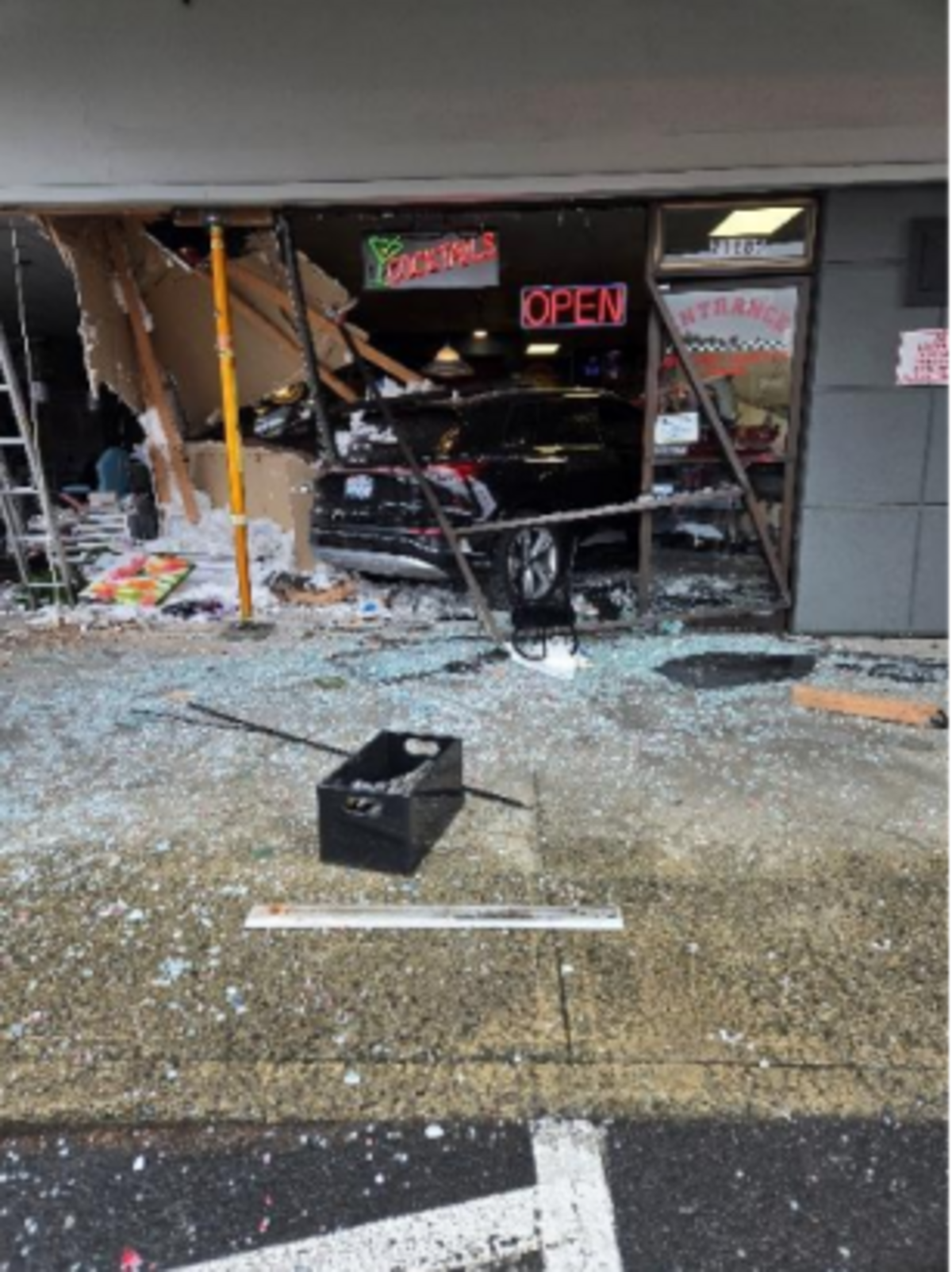 car-crashes-into-bonney-lake-diner-two-injured-police-say-tacoma